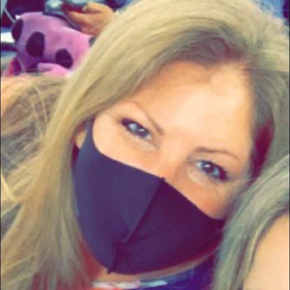 Meet your Posher, Cathy - Picture 3 of 3